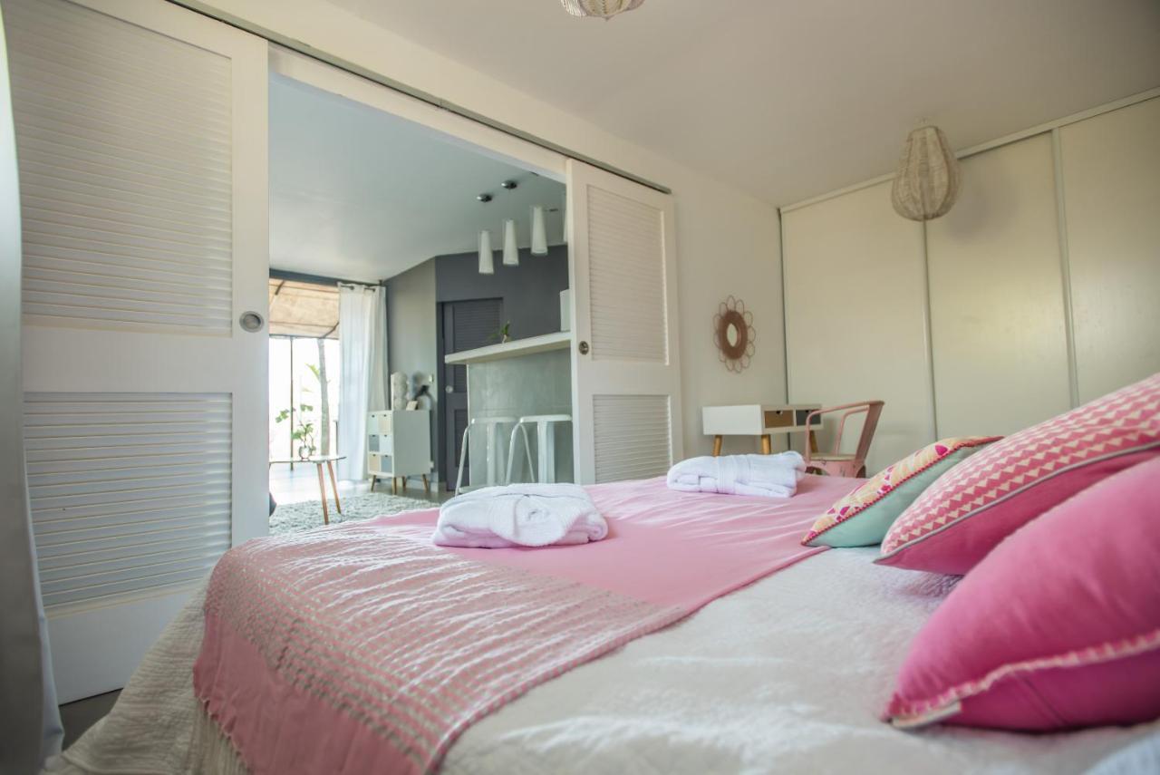 LA BOHEME, résidence de 5 appartements avec piscine, vue océan, Petite Ile Exterior foto