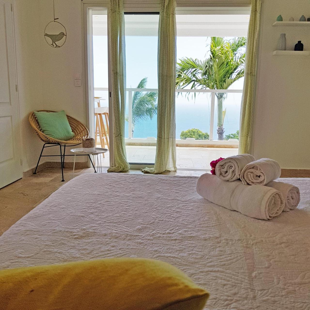 LA BOHEME, résidence de 5 appartements avec piscine, vue océan, Petite Ile Exterior foto