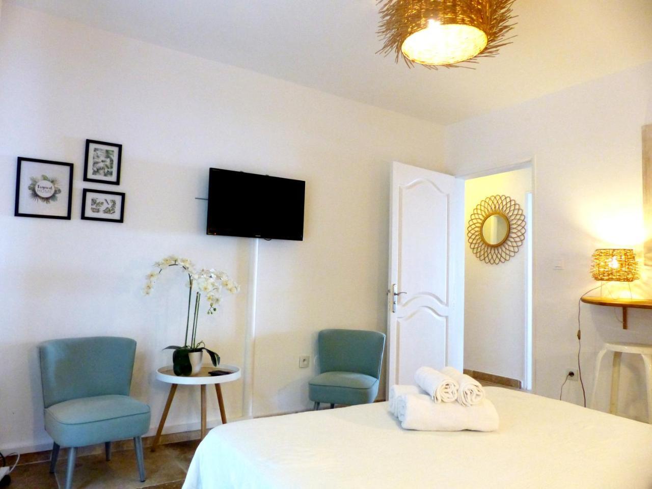 LA BOHEME, résidence de 5 appartements avec piscine, vue océan, Petite Ile Exterior foto
